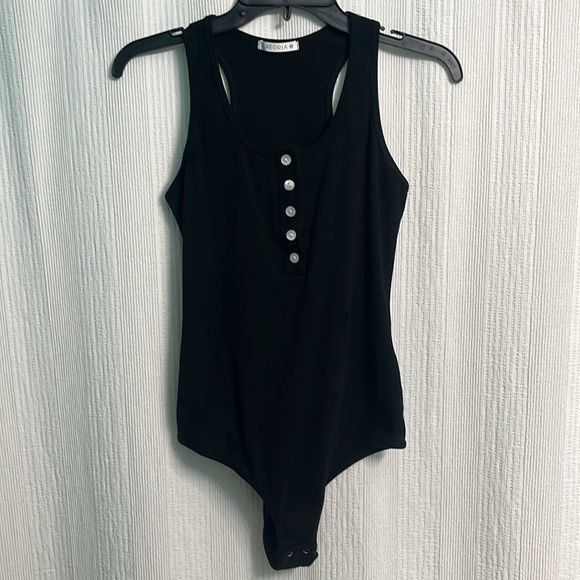 REORIA Scoop Neck Racerback Button Down Bodysuit - Picture 6 of 7